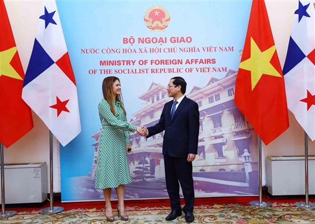 Vietnam, Panama seek to deepen all-round partnership
